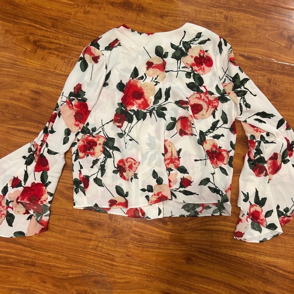 Carmen Marc Valvo Blouse Top Shirt Bell Sleeve White Floral Button Back Size 10 - Picture 2 of 10